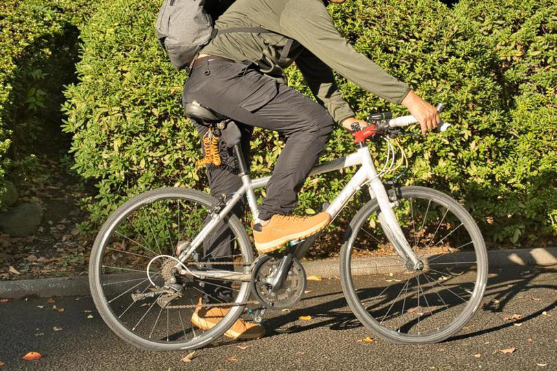 独自の断熱素材＋起毛がうれしいウォームパンツ, 歩きやすい！快適な立体構造, かゆいところに手が届く、細部の仕様, まずまずの撥水性, ストレッチ性がまちまち