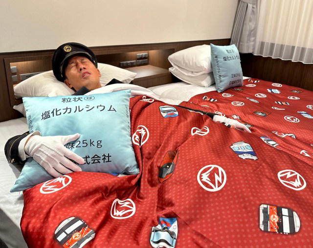 ・泊まれるスナック街（青森）, ・宇宙空間を満喫できる未来型カプセルホテル（埼玉）, ・衝撃のUFOビューホテル（千葉）, ・鉄道コンセプト客室（山梨）, ・急増中のコンテナホテル, ・教会の宿坊（東京）, ・アウトレイジ過ぎる激安ホテル（神奈川）, ・激狭ツインルーム（東京）, ・広すぎて逆に眠れない（埼玉）, ・駅舎ホテル（福岡）, ・ユニークなホテルに泊まりたい