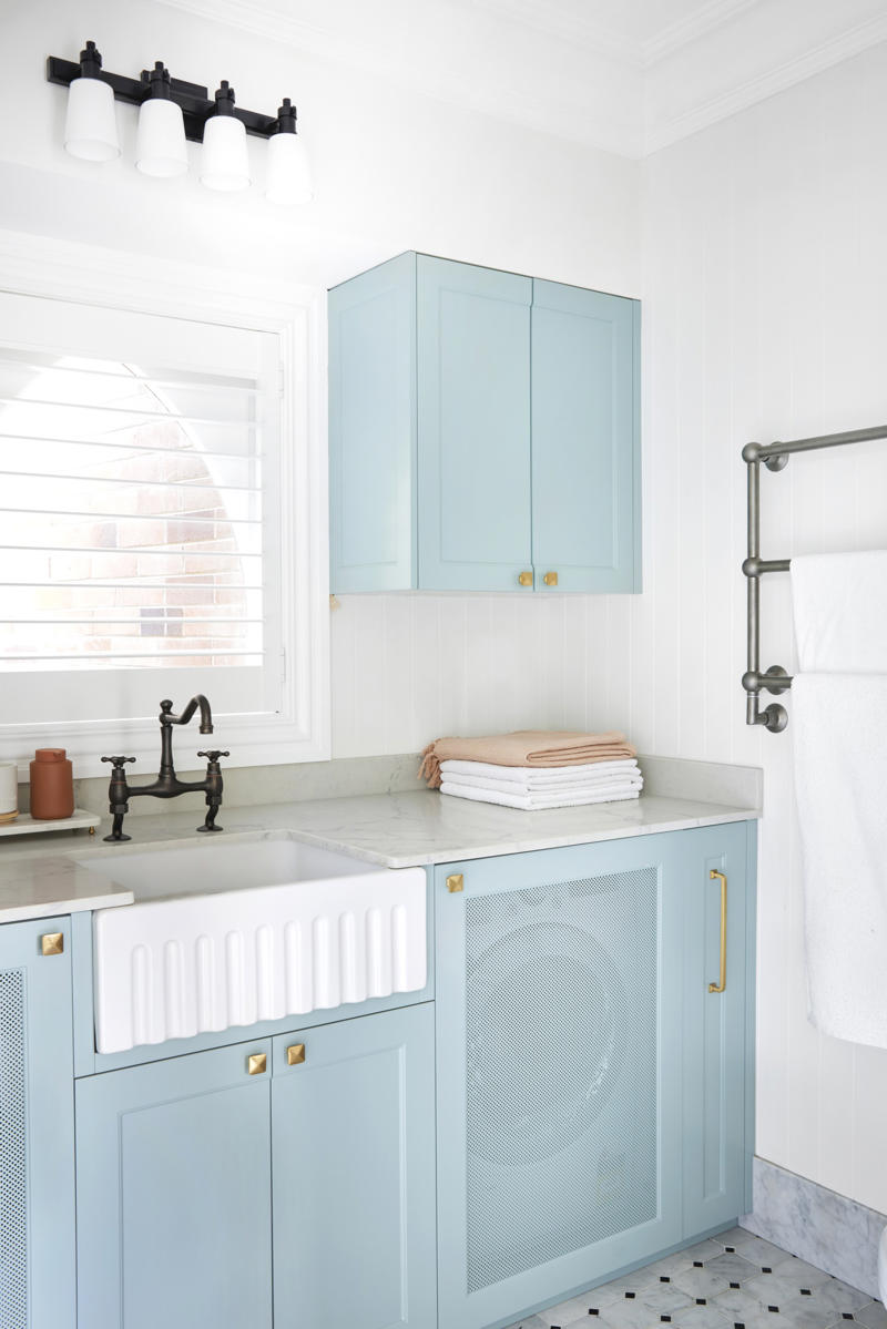 1. Oven and stovetop cleaner, 2. Scrub and deoderise the sink, 3. Clean drains, 4. Freshen up smelly shoes, 5. Keep fridge odours at bay, 6. Brighten whites, 7. Oil stain buster, 8. Remove stains from mugs, cups and plates, 9. Clean upholstery, 10. Clean burnt pots and pans, 11. Remove odours from food containers, 12. Clean and brighten grout, 13. Make tapware shine, 14. Keep kitty litter odour free, 15. Clean indoor plants