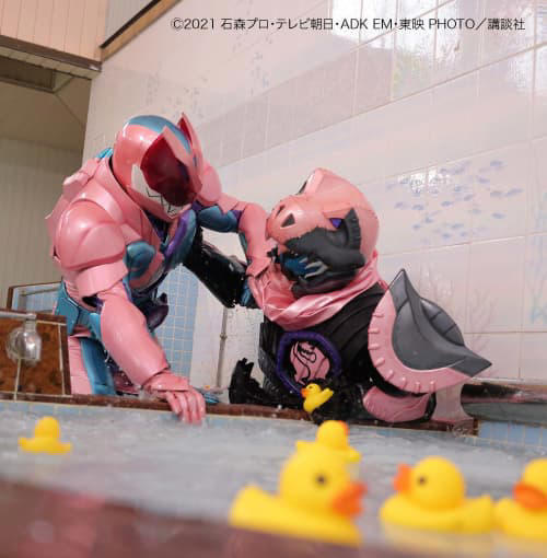 『仮面ライダーリバイス』のユニークな「組織」, 組織に翻弄される幸せな家族のサバイバル！, デッドマンズと戦うフェニックスには隠された目的が!?, フェニックスの前身・ノアがすべての根源!?, ギフを崇拝するデッドマンズの進撃と衰退, 第三の勢力ウィークエンドとは!?