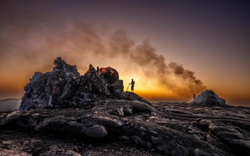 Into the mystic, Highs and lows, Hot and cold, A break in the clouds, Going wild, Bear necessities, A rodeo first, Up the junction, Join the choir intangible, Capturing a monster, The last iceman, The hard sell, Share your best travel photograph