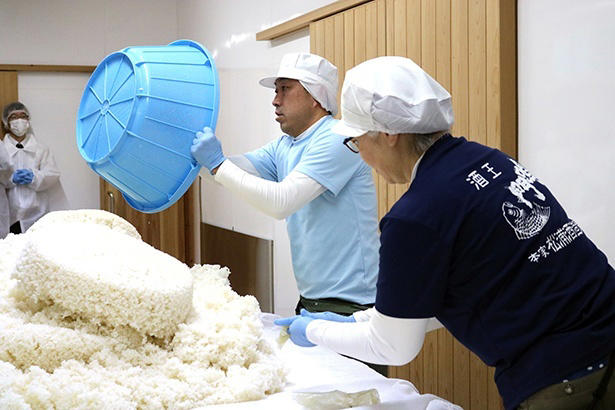 年間1万人が訪れる人気酒蔵で、日本酒を深掘り体験！, 酒の寺子屋で日本酒について学ぶ, 歴史ロマンあふれる酒蔵見学, 珍しいASMR体験で“発酵の音”を聞く, 料理とのマリアージュを知る, リアル蔵人体験も登場予定, 限定の酒や日本酒グッズが購入できる直売所も