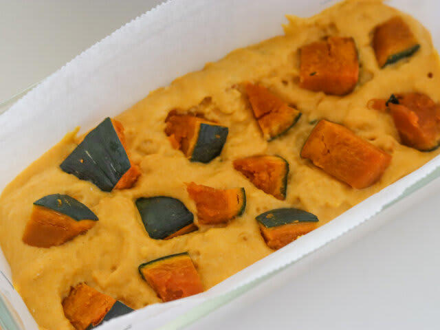 かぼちゃの米粉パウンドケーキを作るのにかかる時間, かぼちゃの米粉パウンドケーキのカロリー, かぼちゃの米粉パウンドケーキのレシピ, かぼちゃの米粉パウンドケーキの材料（18cmパウンド型1台分）, かぼちゃの米粉パウンドケーキの作り方