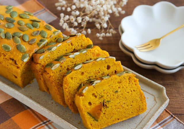 かぼちゃの米粉パウンドケーキを作るのにかかる時間, かぼちゃの米粉パウンドケーキのカロリー, かぼちゃの米粉パウンドケーキのレシピ, かぼちゃの米粉パウンドケーキの材料（18cmパウンド型1台分）, かぼちゃの米粉パウンドケーキの作り方