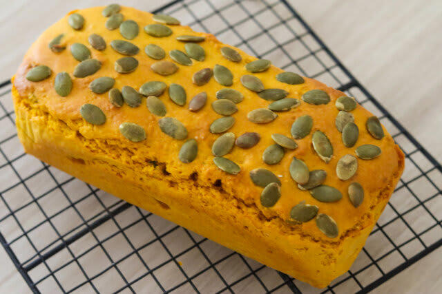 かぼちゃの米粉パウンドケーキを作るのにかかる時間, かぼちゃの米粉パウンドケーキのカロリー, かぼちゃの米粉パウンドケーキのレシピ, かぼちゃの米粉パウンドケーキの材料（18cmパウンド型1台分）, かぼちゃの米粉パウンドケーキの作り方
