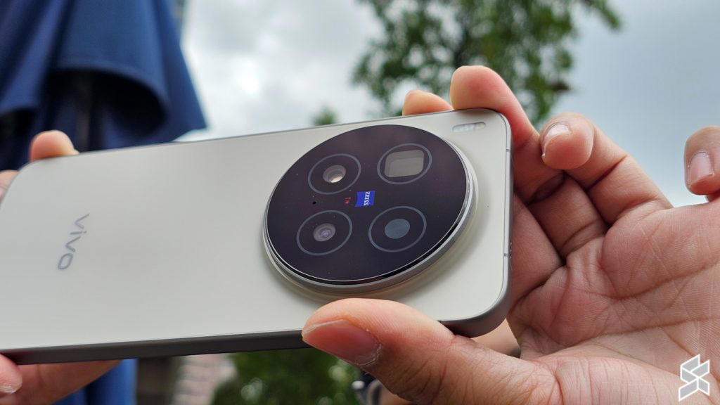 The recipe for a great smartphone camera, Trust me bro, that photo came straight from the camera, A true “concert phone”, The best camera phone for less money?