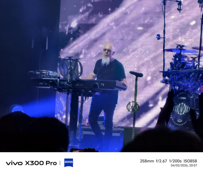 The recipe for a great smartphone camera, Trust me bro, that photo came straight from the camera, A true “concert phone”, The best camera phone for less money?