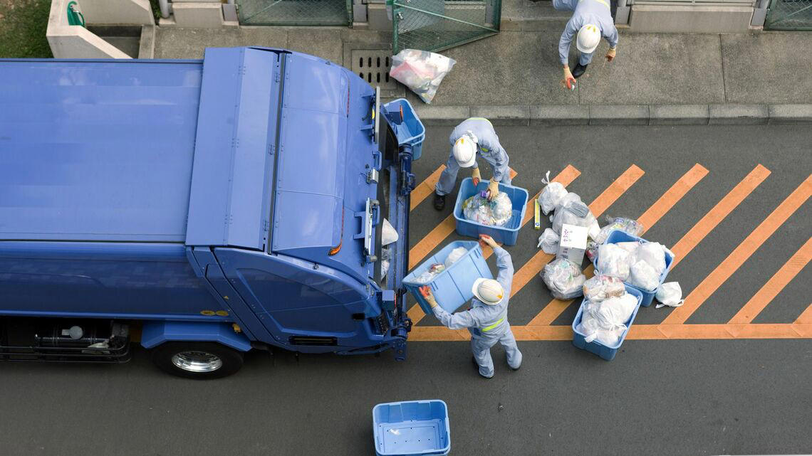 鼻をつまんで｢臭い｣, 「ば～か、運ぶのが仕事だろ」, 清掃従事者を不快にさせる「ゴミ」という表記, ブルーカラー職の今後