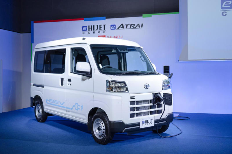 ガソリン車からの乗り換えで違和感のないBEVとして設計, EVシステム「e-SMART ELECTRIC」と基本性能の向上, 航続距離257kmを実現する大容量バッテリーと給電機能, ガソリン車と同じ積載性の確保と先進安全装備の向上