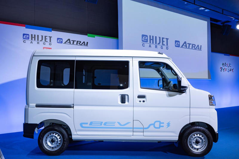 ガソリン車からの乗り換えで違和感のないBEVとして設計, EVシステム「e-SMART ELECTRIC」と基本性能の向上, 航続距離257kmを実現する大容量バッテリーと給電機能, ガソリン車と同じ積載性の確保と先進安全装備の向上