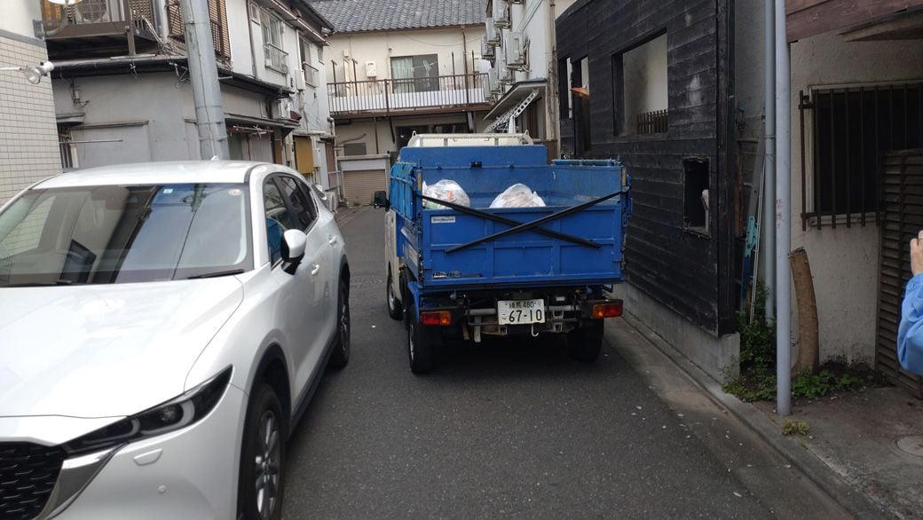 鼻をつまんで｢臭い｣, 「ば～か、運ぶのが仕事だろ」, 清掃従事者を不快にさせる「ゴミ」という表記, ブルーカラー職の今後