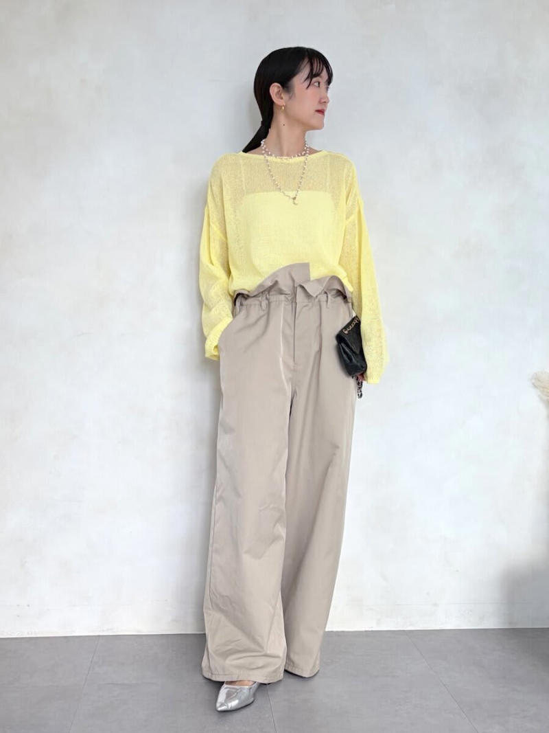 ネイビー×ベージュ配色で上品コーデ, デニムシャツ×チノパンツで爽やかコーデ, 透かし編みニット×ワイドパンツの淡色コーデ, 大人かわいいレイヤードカジュアルコーデ, 子どもっぽく見えないイエローニットコーデ