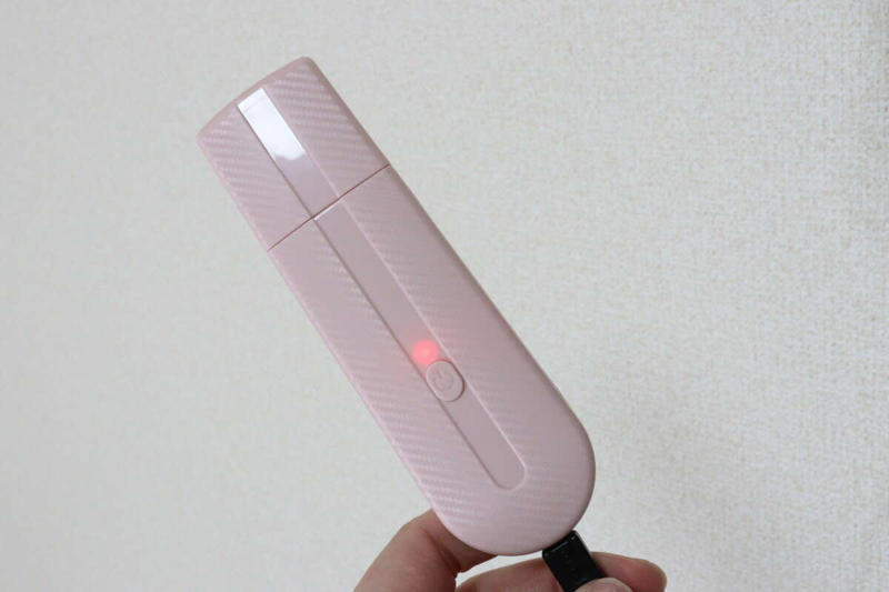 そもそも「ウォーターピーリング」とは？期待できる効果と基本の仕組み, 確実にゲットするならココ！ダイソー単独店でも発見した話題の美顔器, 汚れが目に見える！？ピーリングモードの使い方と正直な感想, 浸透＆リフトケアモードでいつものケアをワンランクアップ