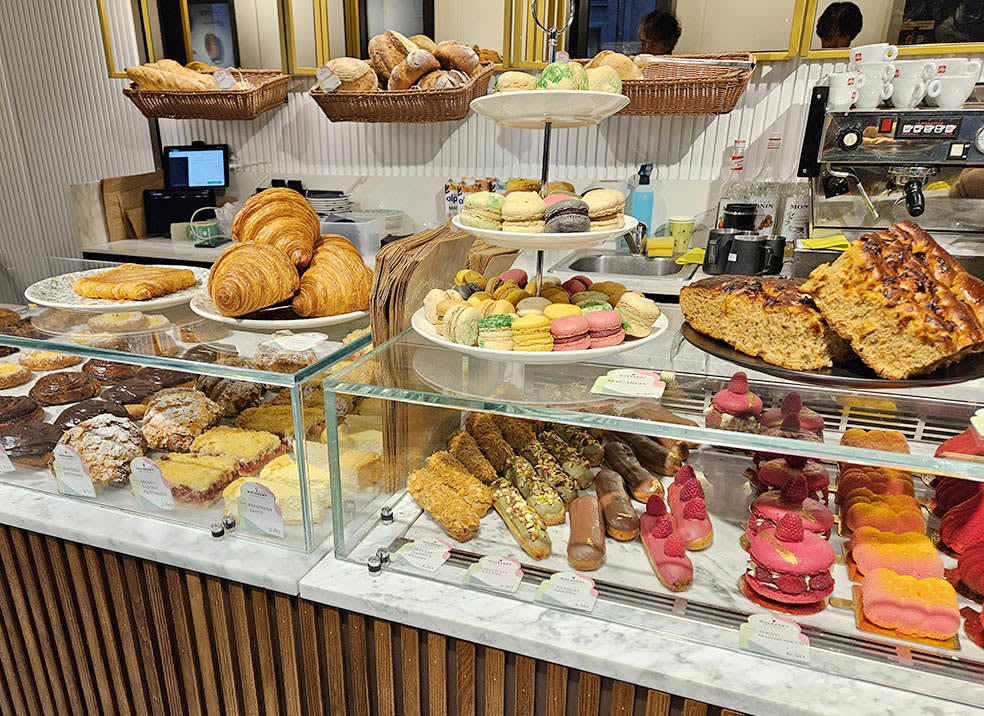 クロワッサンやパイが人気のベーカリーカフェ「Mikla Bakery(ミクラ・ベーカリー)」-MAP①, 新オープンのカフェ＆レストラン「The NED(ザ・ネッド)」-MAP②, 焙煎ではなく、抽出で個性を出す「MiiT Coffee(ミート・コーヒー)」-MAP③, 自家焙煎ブランドとして国内外から注目を集める「Kalve Espresso Room(カルヴェ・エスプレッソ・ルーム)」-MAP④, ホームメイドのケーキが充実「Mulberry(マルベリー)」-MAP⑤, 体にやさしい素材で作られた焼き菓子やパンが並ぶ「Better Bread(ベター・ブレッド)」-MAP⑥