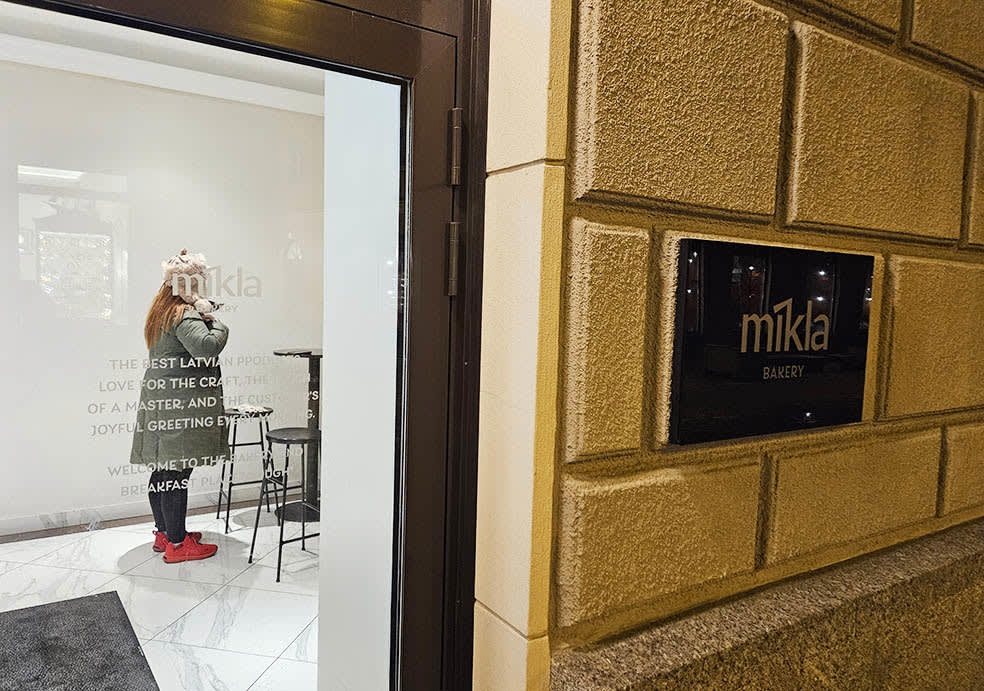 クロワッサンやパイが人気のベーカリーカフェ「Mikla Bakery(ミクラ・ベーカリー)」-MAP①, 新オープンのカフェ＆レストラン「The NED(ザ・ネッド)」-MAP②, 焙煎ではなく、抽出で個性を出す「MiiT Coffee(ミート・コーヒー)」-MAP③, 自家焙煎ブランドとして国内外から注目を集める「Kalve Espresso Room(カルヴェ・エスプレッソ・ルーム)」-MAP④, ホームメイドのケーキが充実「Mulberry(マルベリー)」-MAP⑤, 体にやさしい素材で作られた焼き菓子やパンが並ぶ「Better Bread(ベター・ブレッド)」-MAP⑥
