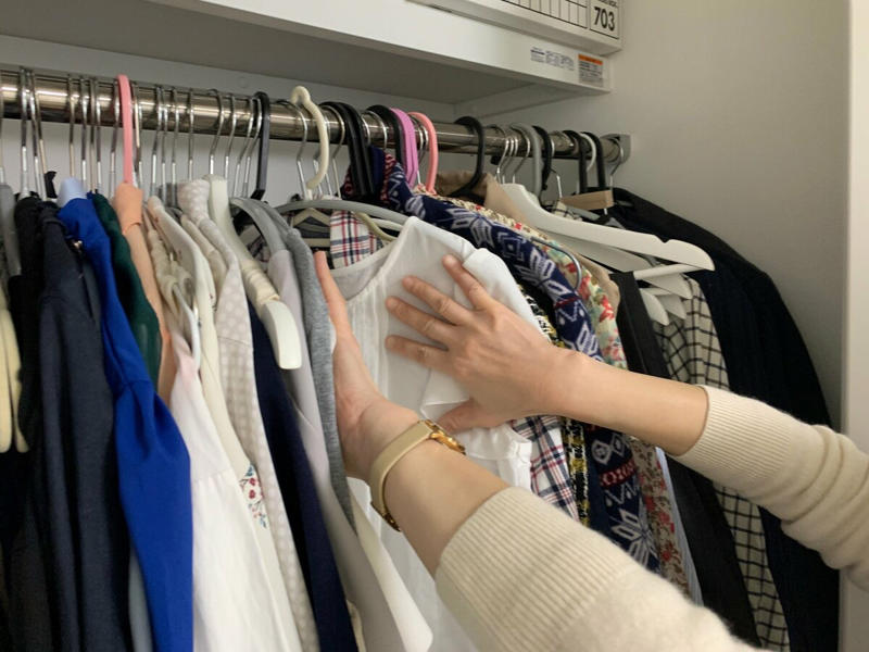 着ていない服は「眠っているお金」と一緒, 今すぐ手放すべき「服の特長」10つ, 服の整理が落ち着いたら、「習慣の見直し」を, 「服の役目」を考えると、自然と家計管理の改善に