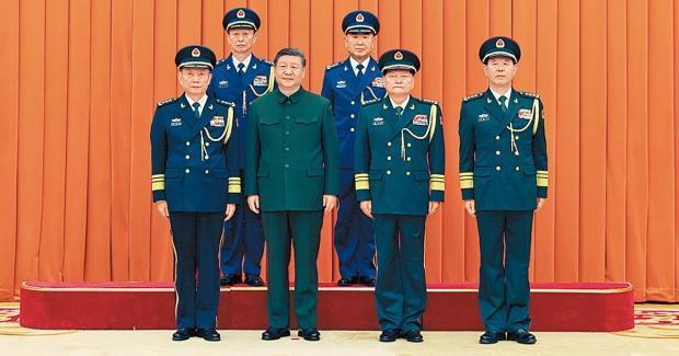 張又俠（ちょう・ゆうきょう）氏の遺言書の内容…習近平国家主席の「私兵化」批判に正面から勝負, 手紙の主な暴露…ロケット軍の粛清・昇進の賄賂・台湾戦争反対, 遺言書の流出経路…香港の反中メディア・ユーチューバーの暴露, 習近平国家主席の粛清年表…ロケット軍から軍の2番手まで刃が及ぶ, 手紙の真偽論争…偽造か軍内の失望反映か, 台湾・南シナ海リスク…粛清の後遺症で指揮系統が崩壊, 中国の反応と今後の展望…権力闘争の深化の兆し