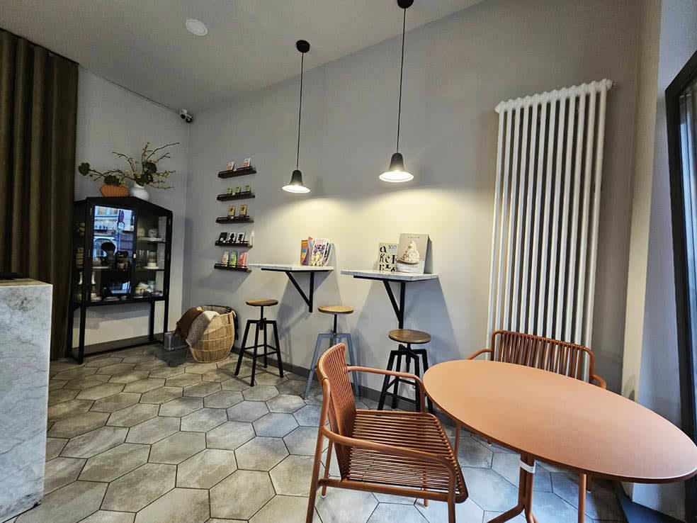 クロワッサンやパイが人気のベーカリーカフェ「Mikla Bakery(ミクラ・ベーカリー)」-MAP①, 新オープンのカフェ＆レストラン「The NED(ザ・ネッド)」-MAP②, 焙煎ではなく、抽出で個性を出す「MiiT Coffee(ミート・コーヒー)」-MAP③, 自家焙煎ブランドとして国内外から注目を集める「Kalve Espresso Room(カルヴェ・エスプレッソ・ルーム)」-MAP④, ホームメイドのケーキが充実「Mulberry(マルベリー)」-MAP⑤, 体にやさしい素材で作られた焼き菓子やパンが並ぶ「Better Bread(ベター・ブレッド)」-MAP⑥