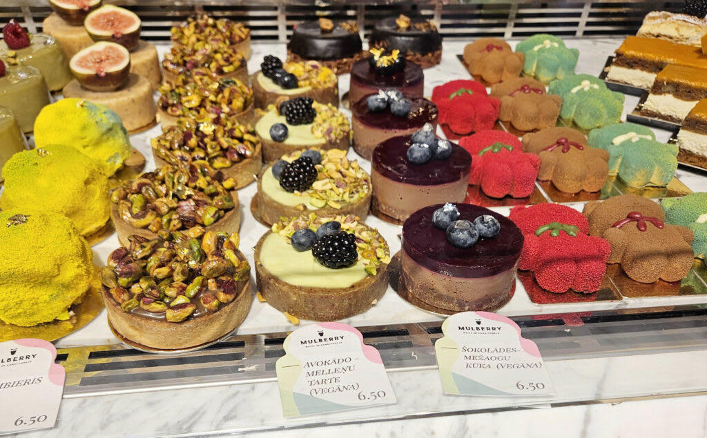 クロワッサンやパイが人気のベーカリーカフェ「Mikla Bakery(ミクラ・ベーカリー)」-MAP①, 新オープンのカフェ＆レストラン「The NED(ザ・ネッド)」-MAP②, 焙煎ではなく、抽出で個性を出す「MiiT Coffee(ミート・コーヒー)」-MAP③, 自家焙煎ブランドとして国内外から注目を集める「Kalve Espresso Room(カルヴェ・エスプレッソ・ルーム)」-MAP④, ホームメイドのケーキが充実「Mulberry(マルベリー)」-MAP⑤, 体にやさしい素材で作られた焼き菓子やパンが並ぶ「Better Bread(ベター・ブレッド)」-MAP⑥