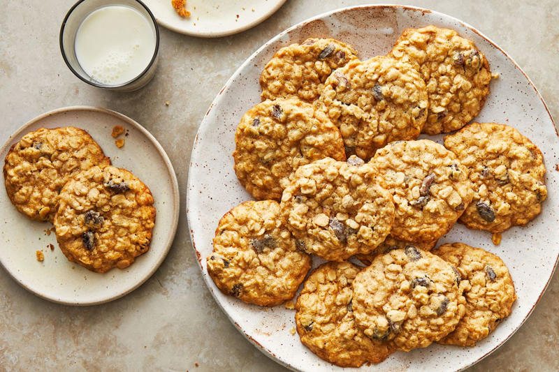 Forgotten Cookies, Chocolate Crinkle Cookies, Soft Oatmeal Cookies, Chewy Molasses Cookies, Pan-Banging Chocolate Chip Cookies, Strawberry Shortbread Cookies, Walnut Crescents, Coconut Macaroons, Oatmeal Chocolate Chip Cookies, Easy Peanut Butter Cookies