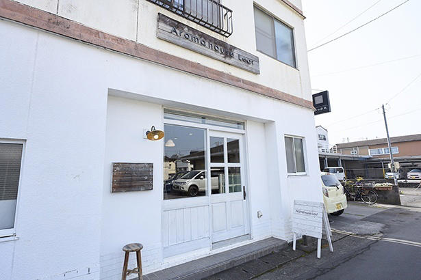 アロマサロン併設のカフェとしてスタート, 家族ぐるみでお気に入りの看板ブレンド, 滋味深い焼菓子と共に心和むひと時を, 坂本さんレコメンドのコーヒーショップは「Coffee stand CANS Hutte」