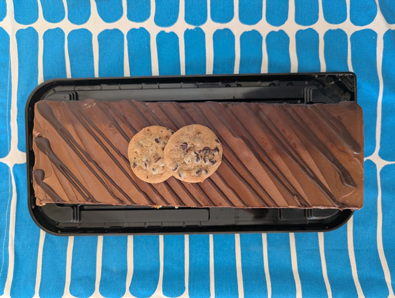 What’s in each layer?, What about the cookies on top?, How much does the Costco Chocolate Chip Cookie Bar Cake cost?, Final thoughts