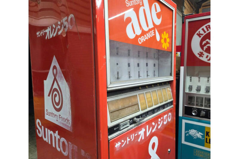 ■大量の缶商品にアラフォー大歓喜, ■【朗報】サントリー、本気を出す, ■最も古い商品は1974年発売, ■「令和の今」だからこそ新鮮なデザイン, ■「子孫」が現役で大人気のブランドも…, ■それにしてもサントリー、ノリノリである, ■執筆者プロフィール