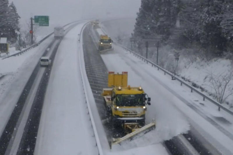 ■除雪車を追い越す行為＝「意味が分からない」, ■除雪車の追い越し、恐ろしい事故に繋がる可能性が…, ■除雪車の「セーフティライン」って何だ？, ■執筆者プロフィール
