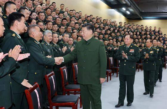 「唯一戦争に反対した」中国軍部の2人者張又俠、習近平に粛清される, 軍部の2人者張又俠、一朝にして失脚, 「主席責任制の毀損」とされた理由, 紅二代・戦闘英雄から「潜在的競争者」へ, 台湾問題・戦争リスクを巡る対立説, 連鎖粛清で軍事委員会「崩壊寸前」, 習近平1人体制、党が軍を完全掌握, 台湾・朝鮮半島の安全保障に及ぼす影響