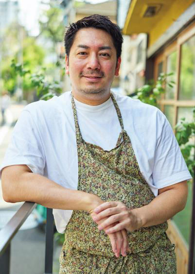ご飯のおかずにも、酒のつまみにもなる！, 牡蠣の“ふりふり下処理法”, 教える人　渡辺康啓さん（料理家）, 蒸し牡蠣と豆腐のねぎニラソース, 生牡蠣のブルスケッタ, 牡蠣と里芋の春巻き