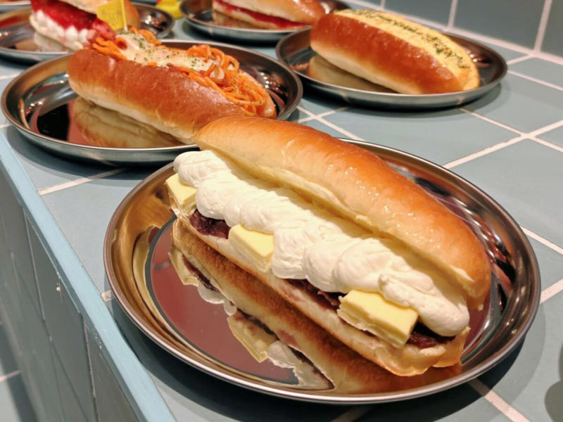 熱海プリン6店舗目！工房併設のイートインタイプでオープン, ファクトリー限定・熱海プリンこっぺ, ファクトリー限定・出来立て 皿プリン, ファクトリー限定・湯あがり３姉妹, ファクトリー限定・お風呂あがり入浴セット（2種類）, ファクトリー限定・湯あがりかばさん焼き, ファクトリー限定・新発売のお土産, キュートなグッズ, まとめ：イートイン・食べ歩きで熱海を満喫