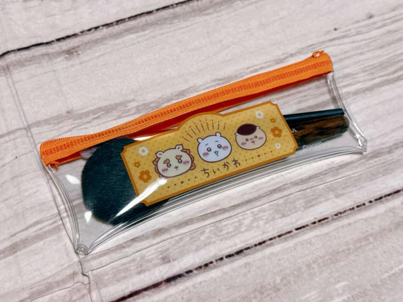 「レトロポップ」がテーマの第8弾、ラインナップは全5種！発売当日の様子は？, 発売初日の争奪戦レポ, 第8弾のテーマは「レトロポップ」, 1：ちいかわ A4クリアファイル 6, 2：ちいかわ クラフトギフトバッグ 2, 3：ちいかわ クラフト紙リングメモ帳（縦型）, 種類・サイズ・枚数, 4：ちいかわ ビニールペンポーチ, 5：ちいかわ キラキラシール 4, 種類・シール枚数