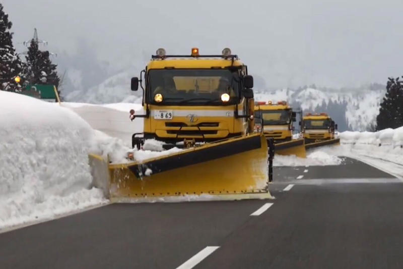■除雪車を追い越す行為＝「意味が分からない」, ■除雪車の追い越し、恐ろしい事故に繋がる可能性が…, ■除雪車の「セーフティライン」って何だ？, ■執筆者プロフィール