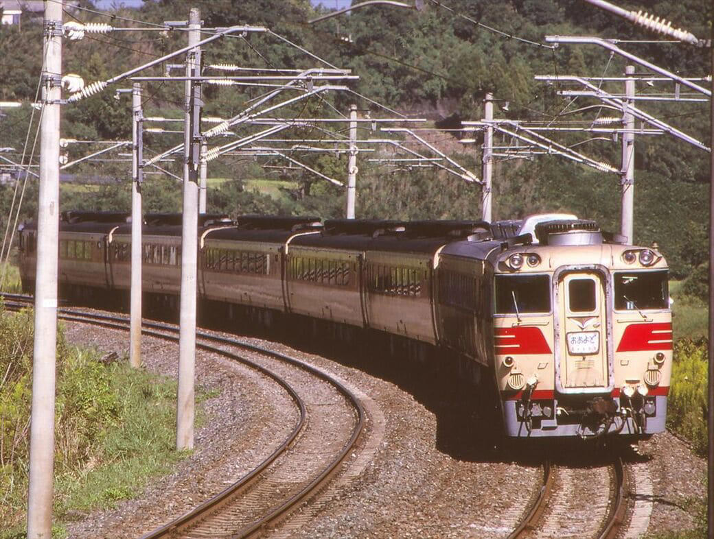 はつかり号は「ガッカリ号」？, 全国に特急網を広げたキハ82系, 見慣れないスマートな列車が…, 北海道を駆けたキハ82系特急, 短命だった「ブルドッグ」, 似て非なる？特急「北アルプス」, キハ82系とキハ181系、外見の違いは？