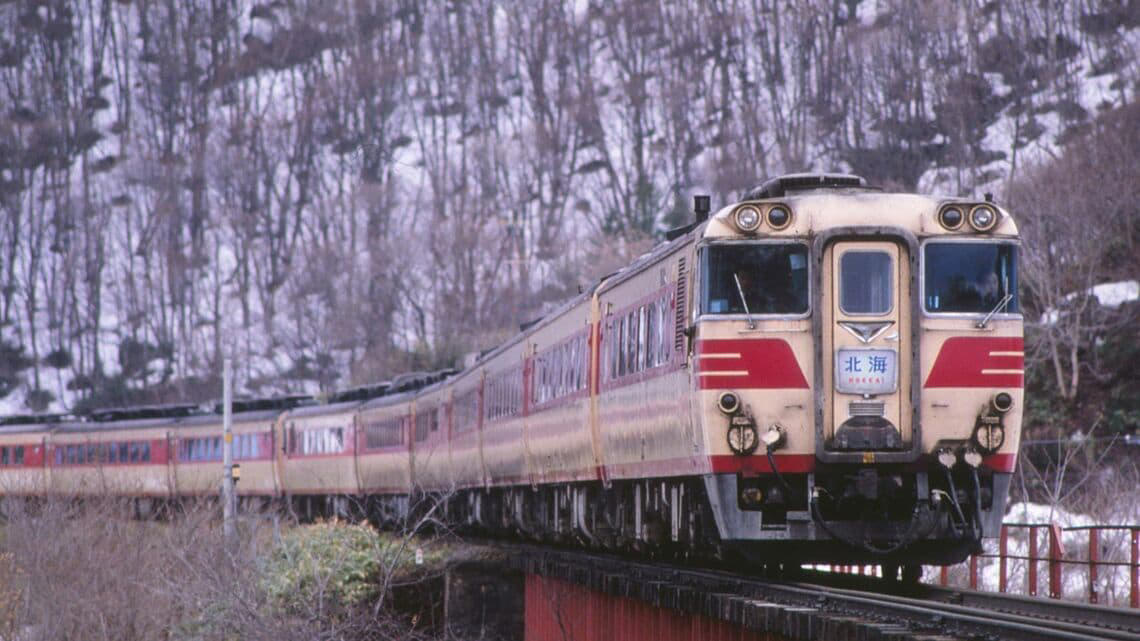 はつかり号は「ガッカリ号」？, 全国に特急網を広げたキハ82系, 見慣れないスマートな列車が…, 北海道を駆けたキハ82系特急, 短命だった「ブルドッグ」, 似て非なる？特急「北アルプス」, キハ82系とキハ181系、外見の違いは？
