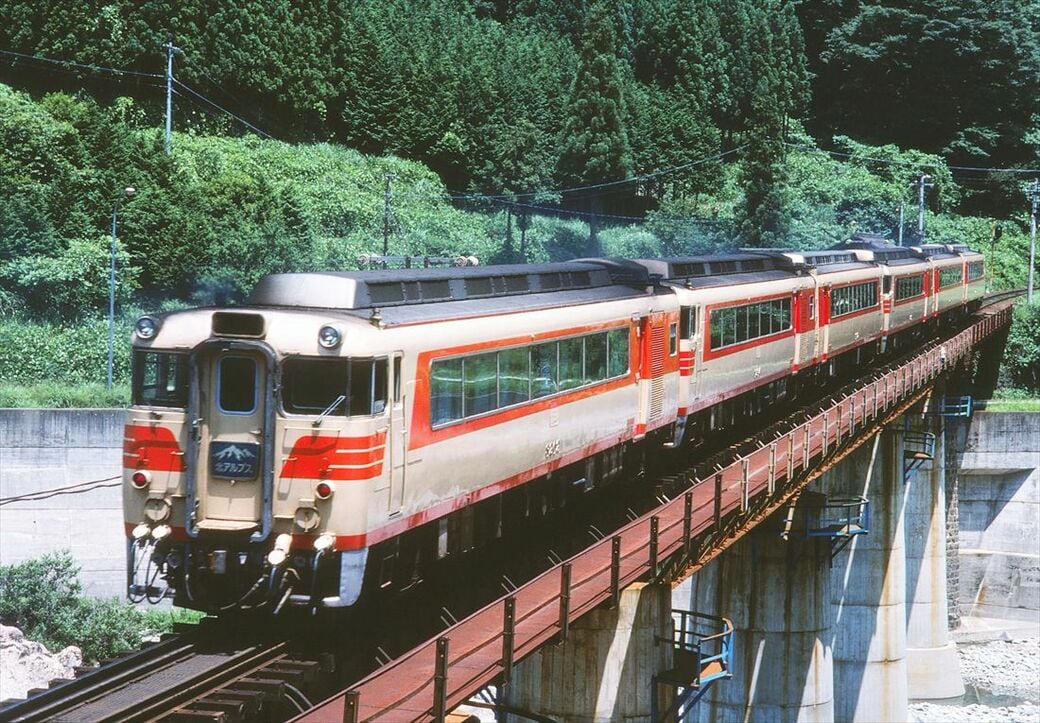 はつかり号は「ガッカリ号」？, 全国に特急網を広げたキハ82系, 見慣れないスマートな列車が…, 北海道を駆けたキハ82系特急, 短命だった「ブルドッグ」, 似て非なる？特急「北アルプス」, キハ82系とキハ181系、外見の違いは？