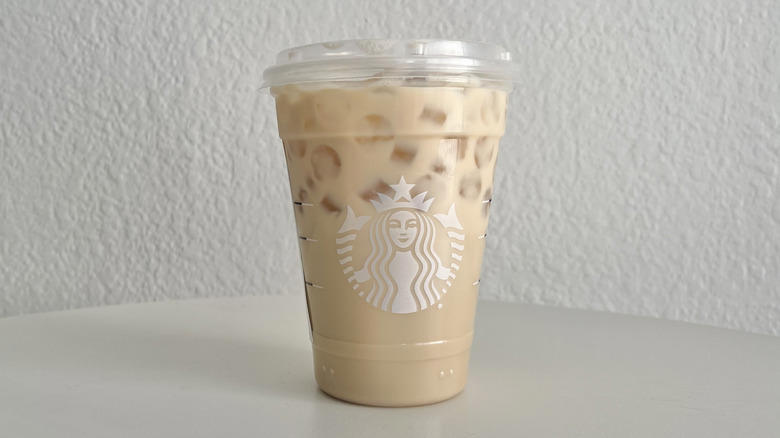 Taste test: Starbucks iced chai latte Taste test: Dunkin' hot chai latte, Taste test: Dunkin' iced chai latte, Taste test: Starbucks hot chai latte, Taste test: Starbucks iced chai latte