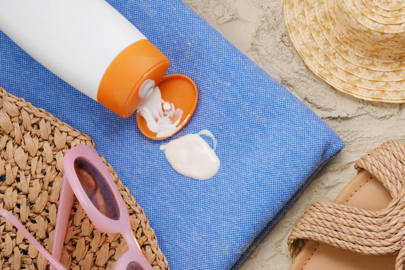 Sunscreen stains, Dirt and mud stains, Grass stains , Food or grease stains, Ink or pen stains, Crayon