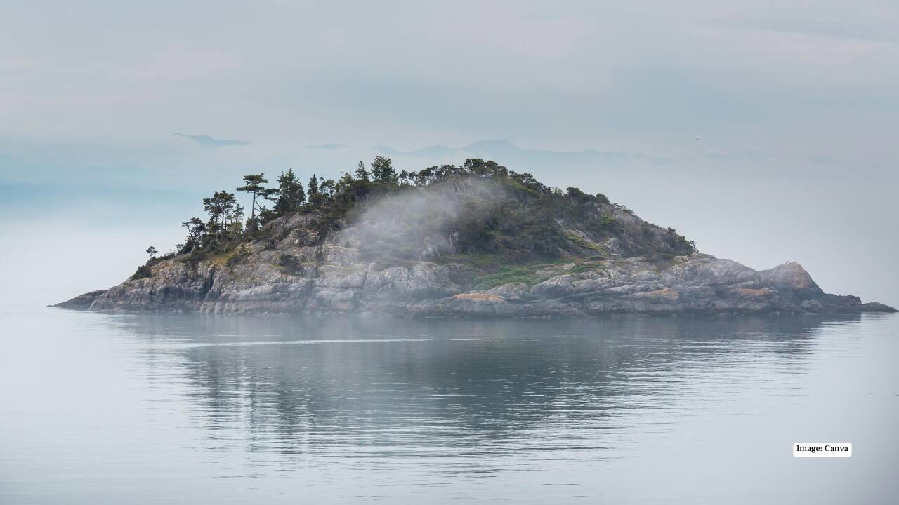 5. Canada – 52,455 islands Canada’s islands span three oceans—the Atlantic, Pacific and Arctic. Large landmasses such as Baffin Island sit alongside countless smaller, unnamed islands, many of them remote and uninhabited. In the far north, ice and extreme weather still limit detailed mapping, suggesting the total may yet evolve. 1. Norway – 320,249 islands Norway leads the global island count thanks to its deeply indented, glacier-carved coastline. Thousands of islands dot its shores, stretching from the Arctic archipelago of Svalbard in the north to the skerries near the Swedish border in the south. These range from barren, wave-battered rocks to long-settled fishing communities that still shape coastal life., 3. Finland – 178,947 islands Finland’s landscape is defined by water. Known as the “Land of a Thousand Lakes,” the country actually has far more—and many of those lakes contain multiple islands. Combined with Finland’s Baltic coastline, this results in one of the world’s most fragmented geographies., 4. Japan – 120,729 islands Japan’s island tally jumped dramatically after a major remapping exercise in 2023 using advanced satellite technology. The update identified thousands of previously unrecorded islands that met stricter criteria, including minimum coastline length. While most are uninhabited, the revised figure highlights how scattered Japan’s landmass truly is., 5. Canada – 52,455 islands Canada’s islands span three oceans—the Atlantic, Pacific and Arctic. Large landmasses such as Baffin Island sit alongside countless smaller, unnamed islands, many of them remote and uninhabited. In the far north, ice and extreme weather still limit detailed mapping, suggesting the total may yet evolve., 6. Chile – 43,471 islands Chile’s long Pacific coastline conceals a vast maze of islands, particularly in the fjord-filled south of Patagonia. Channels, rain-soaked archipelagos and rugged terrain define this region, where many islands are accessible only by boat and remain largely untouched by modern development., 7. United States – 18,617 islands The United States’ island count stretches across continents and oceans. It includes Alaska’s extensive island chains, the Florida Keys, coastal islands along both seaboards, and distant territories such as Guam and American Samoa. Alaska alone accounts for a large share of the total., 8. Indonesia – 17,508 islands Despite being widely known as the world’s largest archipelagic nation, Indonesia ranks lower on this list due to stricter counting rules. Spread over more than 5,000 kilometres, its islands range from densely populated hubs to remote volcanic outcrops and forested wilderness., 9. Australia – 8,222 islands Often thought of as a single continental landmass, Australia also boasts thousands of offshore islands. From Tasmania in the south to the Torres Strait islands in the north, these landmasses reflect the country’s long coastline and diverse marine geography., 10. Philippines – 7,641 islands Rounding out the top ten, the Philippines is one of the most densely populated island nations in the world. More than 2,000 of its islands are inhabited, forming the backbone of daily life, trade and transport across Southeast Asia.