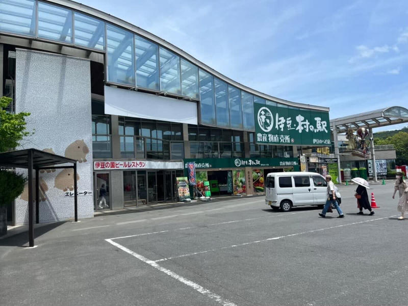 日帰り旅行にもおすすめ！ 静岡県の道の駅5選, 1｜いちご好き必見の癒やしスポット！ とってもキュートな道の駅, 道の駅 伊豆のへそ（伊豆の国市）, 2｜お茶の香りに包まれる！ 静岡県最新の注目道の駅, 道の駅 そらっと牧之原（牧之原市）, 3｜絶品しらす丼と足湯でリフレッシュ！ 静岡県最西端の道の駅, 道の駅 潮見坂（湖西市） , 4｜温泉もショッピングも楽しめる、まるで総合リゾート！, 道の駅 伊東マリンタウン（伊東市）, 5｜朝3時から大行列！ ハマる人続出の個性派ラーメンが味わえる道の駅, 道の駅 風のマルシェ御前崎（御前崎市）, 【まとめ】景色、グルメ、体験を満喫できる静岡県の道の駅