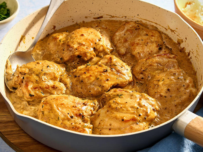 Italian Love Cake, Easy Garlic-Lemon Scallops, Chicken au Poivre, Mardi Gras Pasta, 3-Ingredient Cottage Cheese Bites