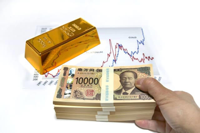 過剰流動性のなかで再評価される「実物資産」の価値, 「ドル離れ」は加速するか？中央銀行が金を買い増す真意, 資源安全保障の新時代――国家戦略としてのコモディティ, なぜ金は「現金が必要になるまで売らなくていい」のか, 銀高騰の裏側――貴金属と工業用資源の二面性, 投資家が陥りやすい罠。配当を生まない資産との付き合い方, 「金」から始める、無理のない資産分散の第一歩, 資産のすべてを同じ方向に倒さない「構造」を作る, 将来の不確実性に備えるための「静かな保険」