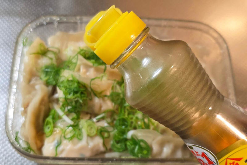 ■「レンジ丸投げタッパー餃子鍋」の材料, ■包丁もまな板も水も使わない, ■焼かずにレンチン調理, ■悶絶の旨さ！　味も調理工程も満点の神レシピ, 【動画】レンジ丸投げタッパー餃子鍋