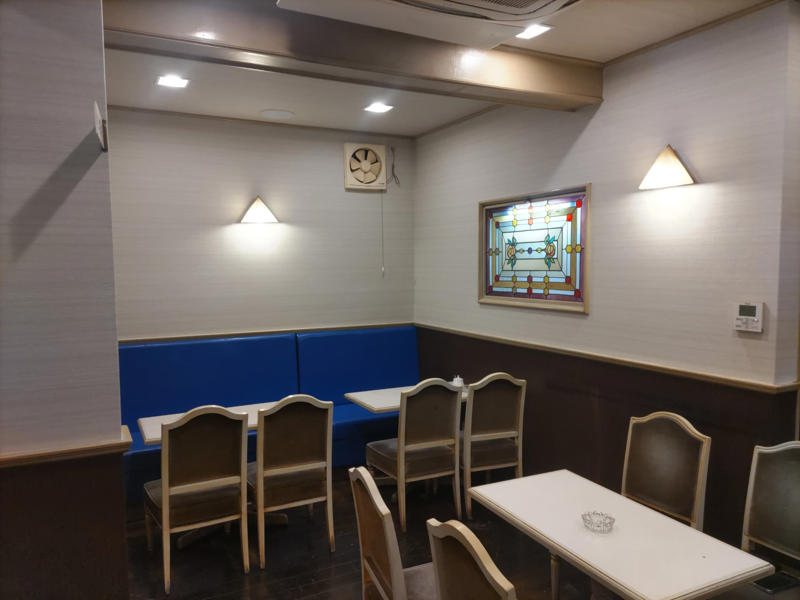 神戸に根付く喫茶店文化を継承, 変わらない味わいのコーヒー, 看板メニューは「白いパンケーキ」, 懐かしの純喫茶メニューも登場