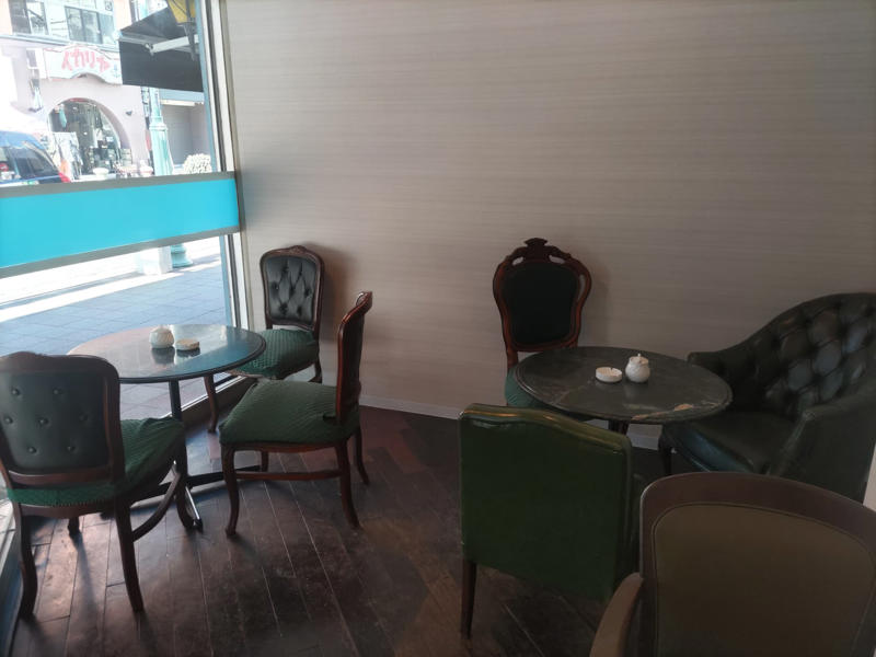 神戸に根付く喫茶店文化を継承, 変わらない味わいのコーヒー, 看板メニューは「白いパンケーキ」, 懐かしの純喫茶メニューも登場