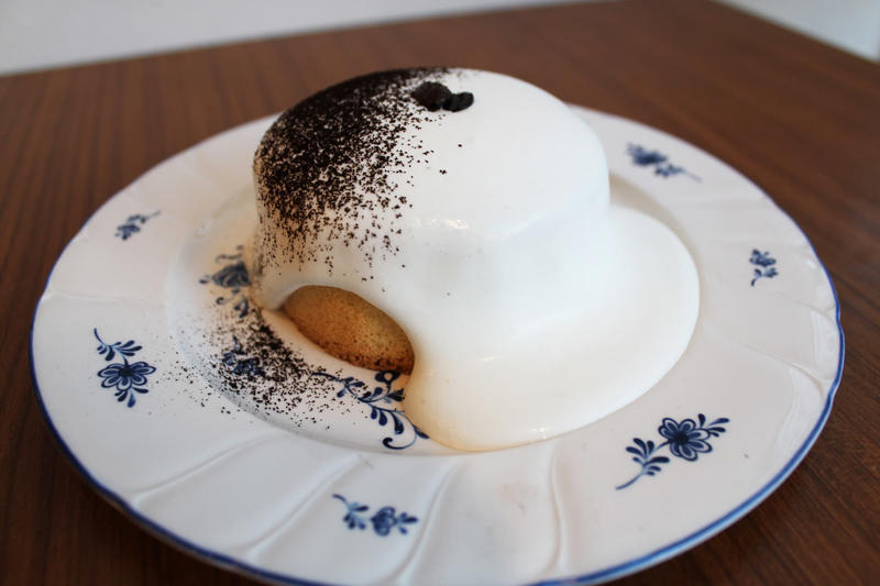 神戸に根付く喫茶店文化を継承, 変わらない味わいのコーヒー, 看板メニューは「白いパンケーキ」, 懐かしの純喫茶メニューも登場