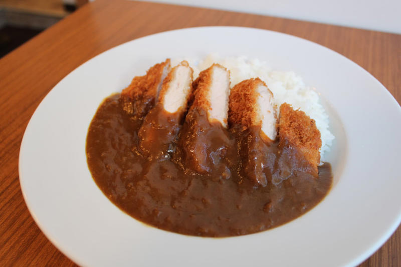 神戸に根付く喫茶店文化を継承, 変わらない味わいのコーヒー, 看板メニューは「白いパンケーキ」, 懐かしの純喫茶メニューも登場