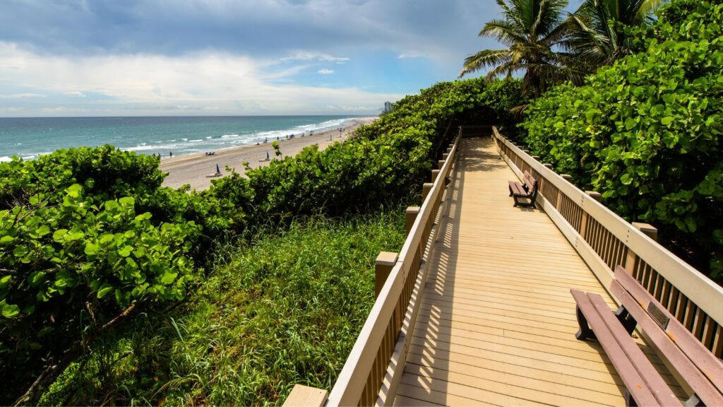 1. Clearwater Beach, 2. Siesta Beach, 3. Cocoa Beach Pier, 4. Anastasia State Park Beach, 5. Stuart Beach, 6. Red Reef Park, 7. Manatee Public Beach, 8. Fort De Soto Park, 9. Deerfield Beach, 10. Hollywood Beach, 11. Crandon Park Beach, 12. Clam Pass Park Beach, 13. Grayton Beach State Park, 14. Russell-Fields City Pier and Beach