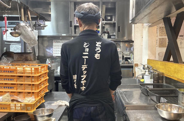【上野御徒町】熊本ラーメンの代表格！老舗が放つ豚・鶏＆マー油スープと特製“太肉”のご当地麺「桂花ラーメン 御徒町店」, 【本郷三丁目】老舗製麺所自慢の麺はW盛りまで同一価格。「東京油組総本店 本郷三丁目組」で味わう絶品油そば, 【新宿】二刀流スープで人気を博す“武蔵”の総本山！「創始 麺屋武蔵」の濃厚つけ麺は絶品＆コスパ優良, 【若松河田】早稲田エリアで人気の一杯。豚の旨味広がるクリーミー家系「横浜家系ラーメン 違う家」, 【六本木】長年愛される創業半世紀越えの老舗「香妃園」。六本木のシメも担う「特製とり煮込みそば」を堪能
