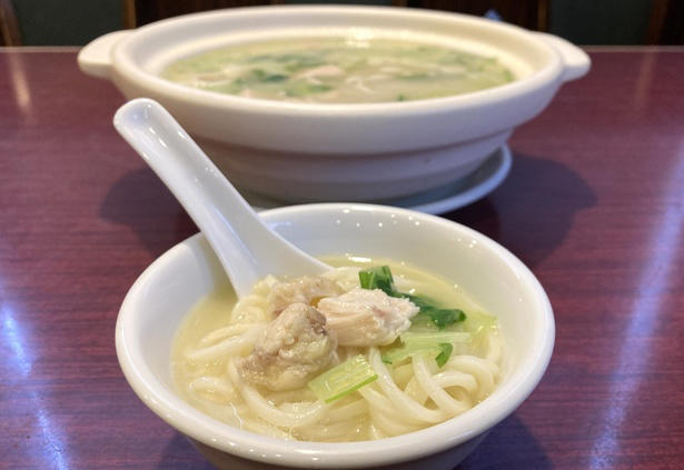 【上野御徒町】熊本ラーメンの代表格！老舗が放つ豚・鶏＆マー油スープと特製“太肉”のご当地麺「桂花ラーメン 御徒町店」, 【本郷三丁目】老舗製麺所自慢の麺はW盛りまで同一価格。「東京油組総本店 本郷三丁目組」で味わう絶品油そば, 【新宿】二刀流スープで人気を博す“武蔵”の総本山！「創始 麺屋武蔵」の濃厚つけ麺は絶品＆コスパ優良, 【若松河田】早稲田エリアで人気の一杯。豚の旨味広がるクリーミー家系「横浜家系ラーメン 違う家」, 【六本木】長年愛される創業半世紀越えの老舗「香妃園」。六本木のシメも担う「特製とり煮込みそば」を堪能